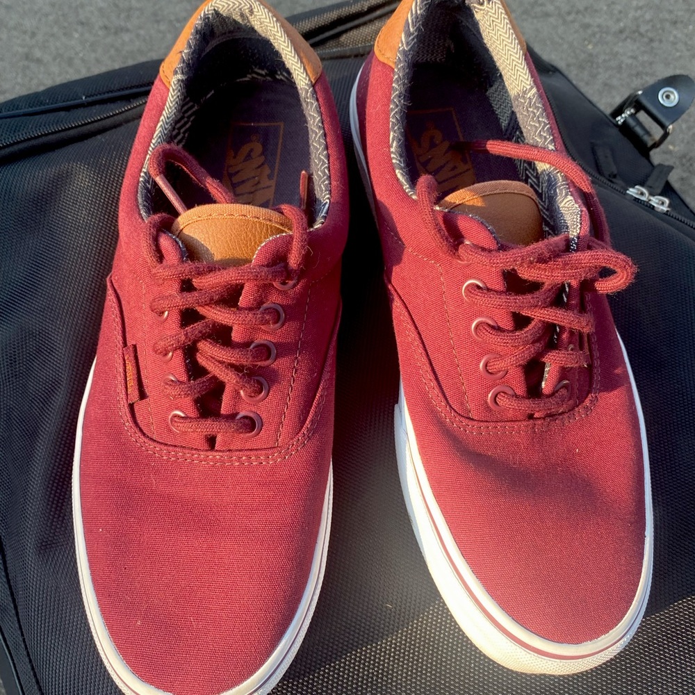 Vans Era 59 Shoe. Unisex. Woman’s 9.5, Men’s 8. Maroon and leather. Only worn 1x
